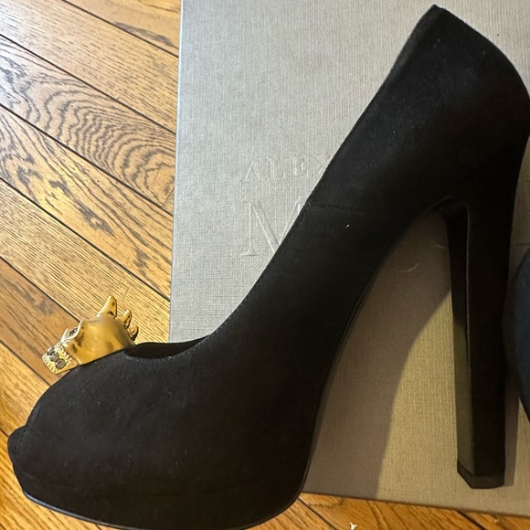 Alexander McQueen Black Suede Skull Heels - Picture 6 of 11